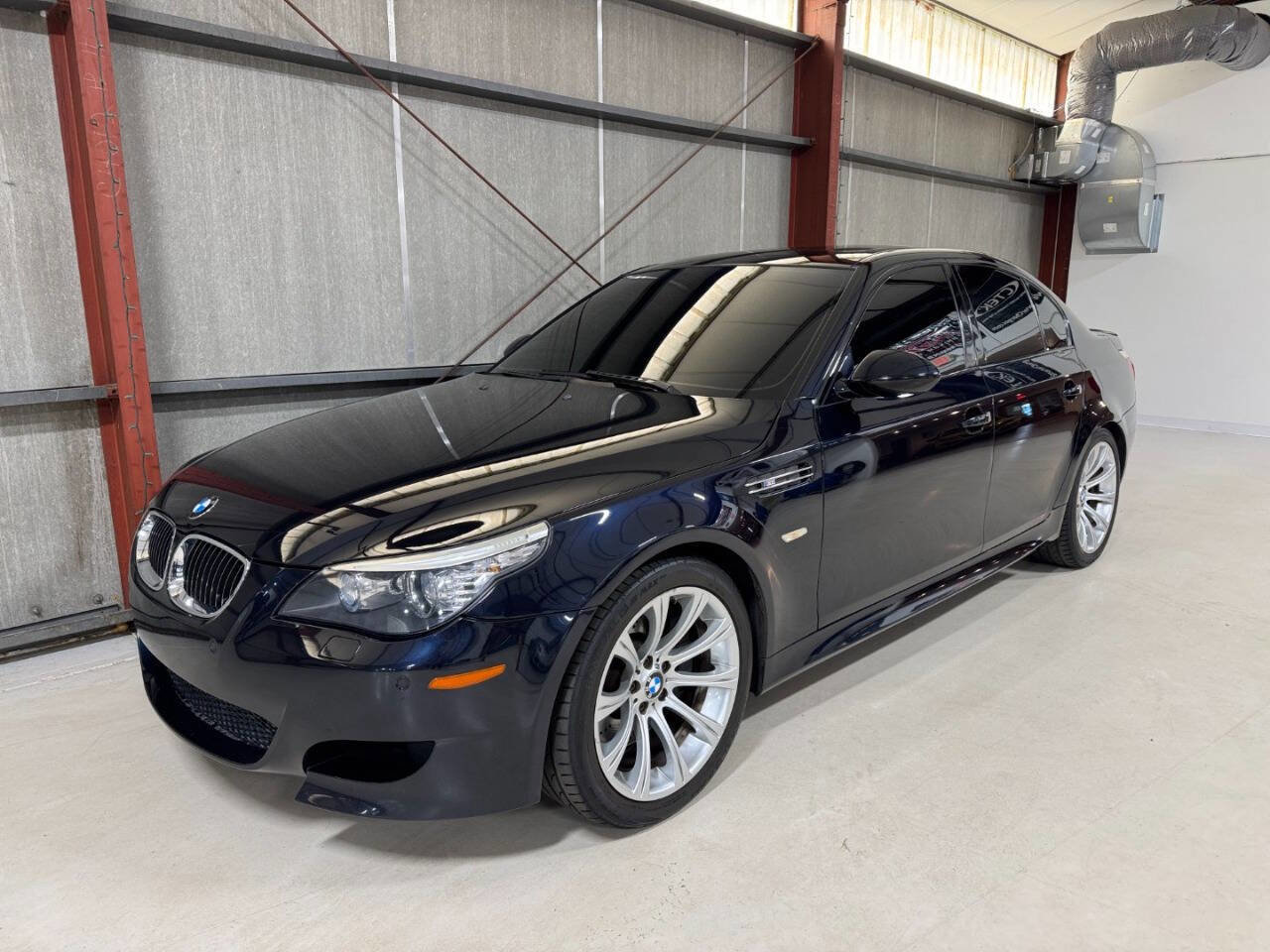 Used 2010 BMW M5 image 3