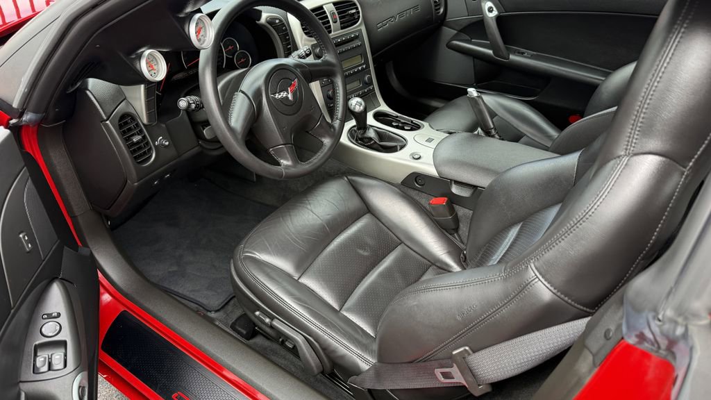 Used 2005 Chevrolet Corvette Coupe w/ Preferred Equipment Group RWD image 3