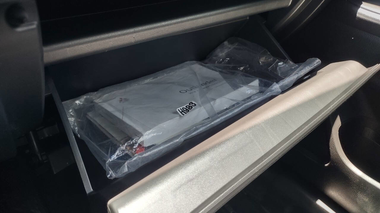 Used 2018 Mitsubishi Outlander ES image 21