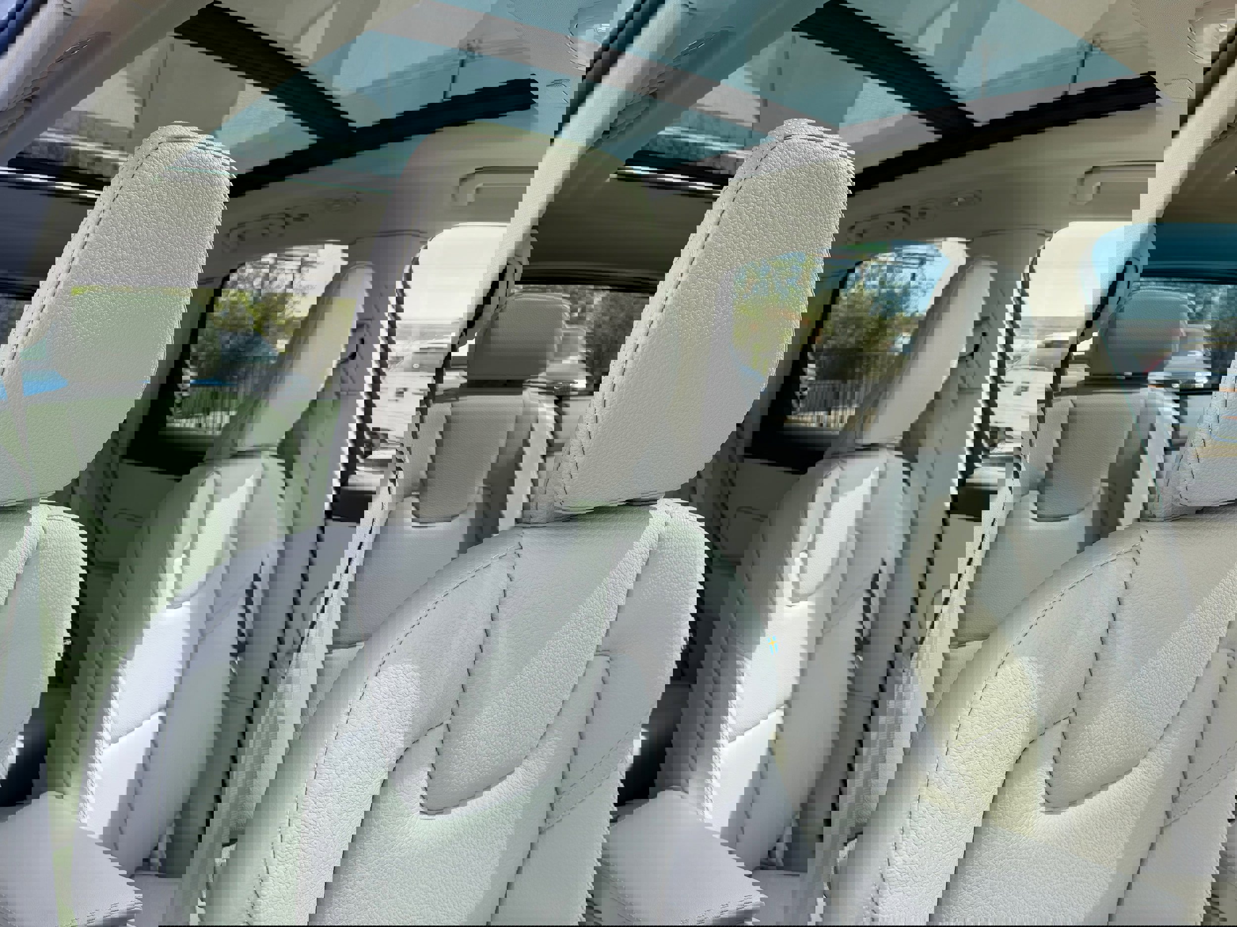 Certified 2023 Volvo XC60 B5 Plus w/ Climate Package image 11