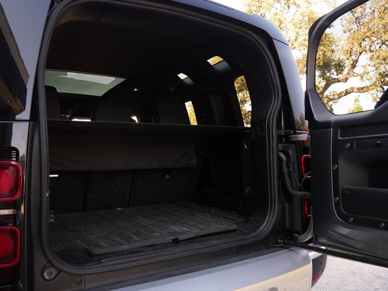 Used 2022 Land Rover Defender 110 S image 18