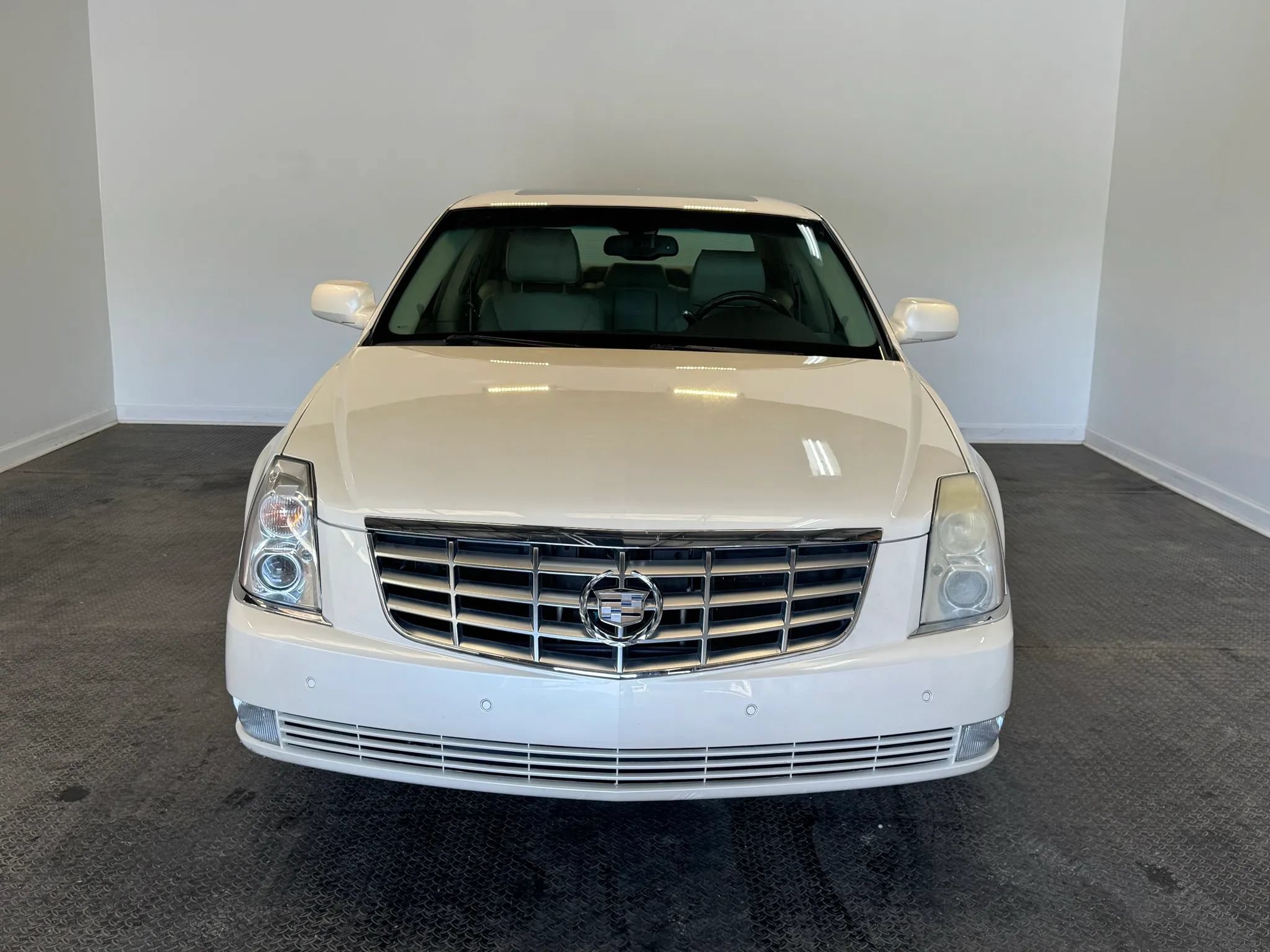 Used 2011 Cadillac DTS Luxury FWD image 2