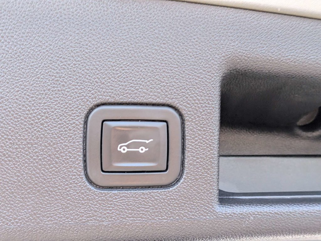 Used 2021 Chevrolet Equinox LT w/ Driver Convenience Package AWD/4WD image 13