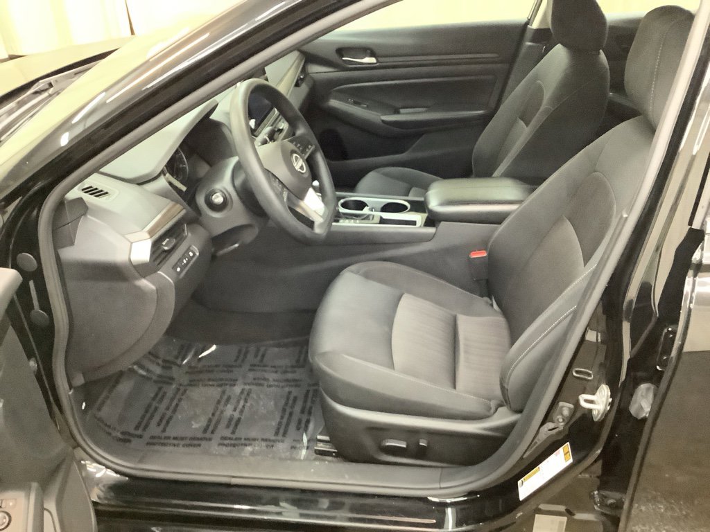 Used 2024 Nissan Altima 2.5 SV image 15