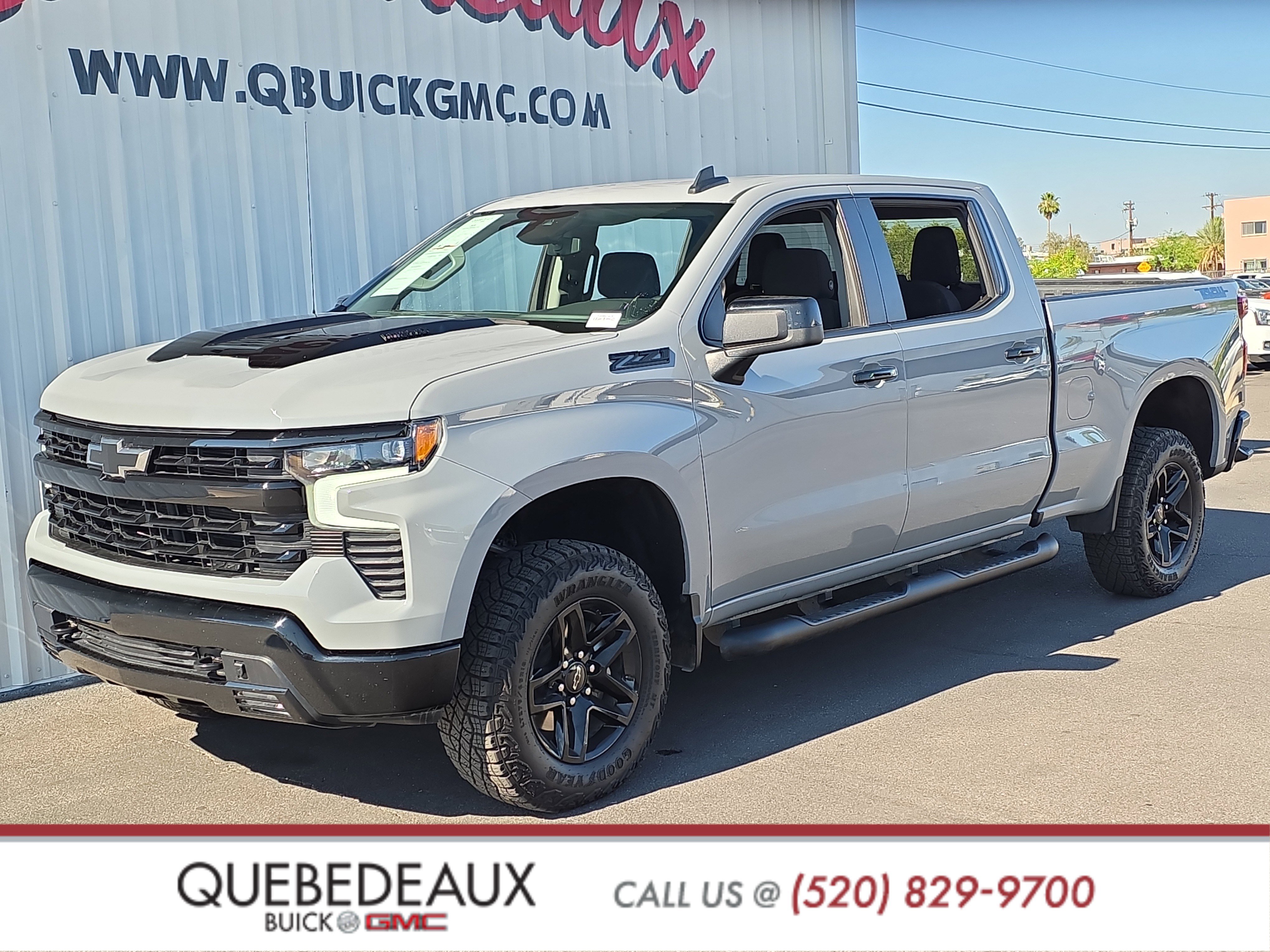 Used 2024 Chevrolet Silverado 1500 LT Trail Boss w/ Dark Appearance Package AWD/4WD image 3