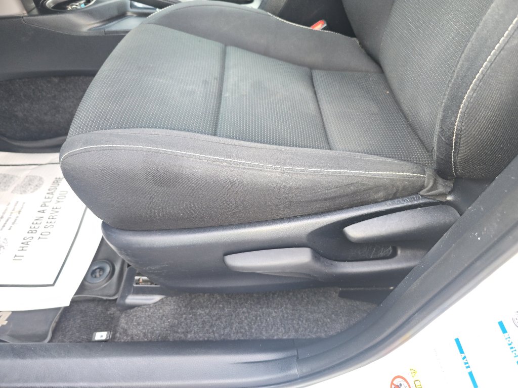 Used 2018 Toyota RAV4 LE image 20