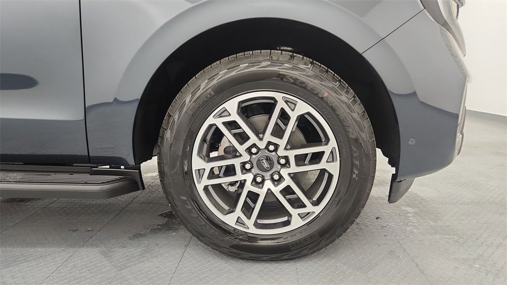 New 2025 Ford Expedition Active image 12