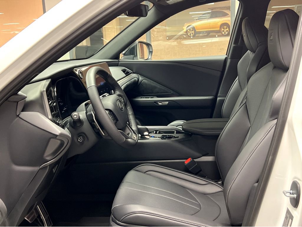 New 2026 Lexus TX 500h AWD image 9
