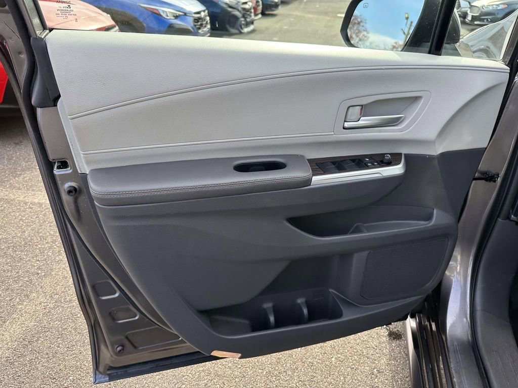 Used 2023 Toyota Sienna XLE image 12
