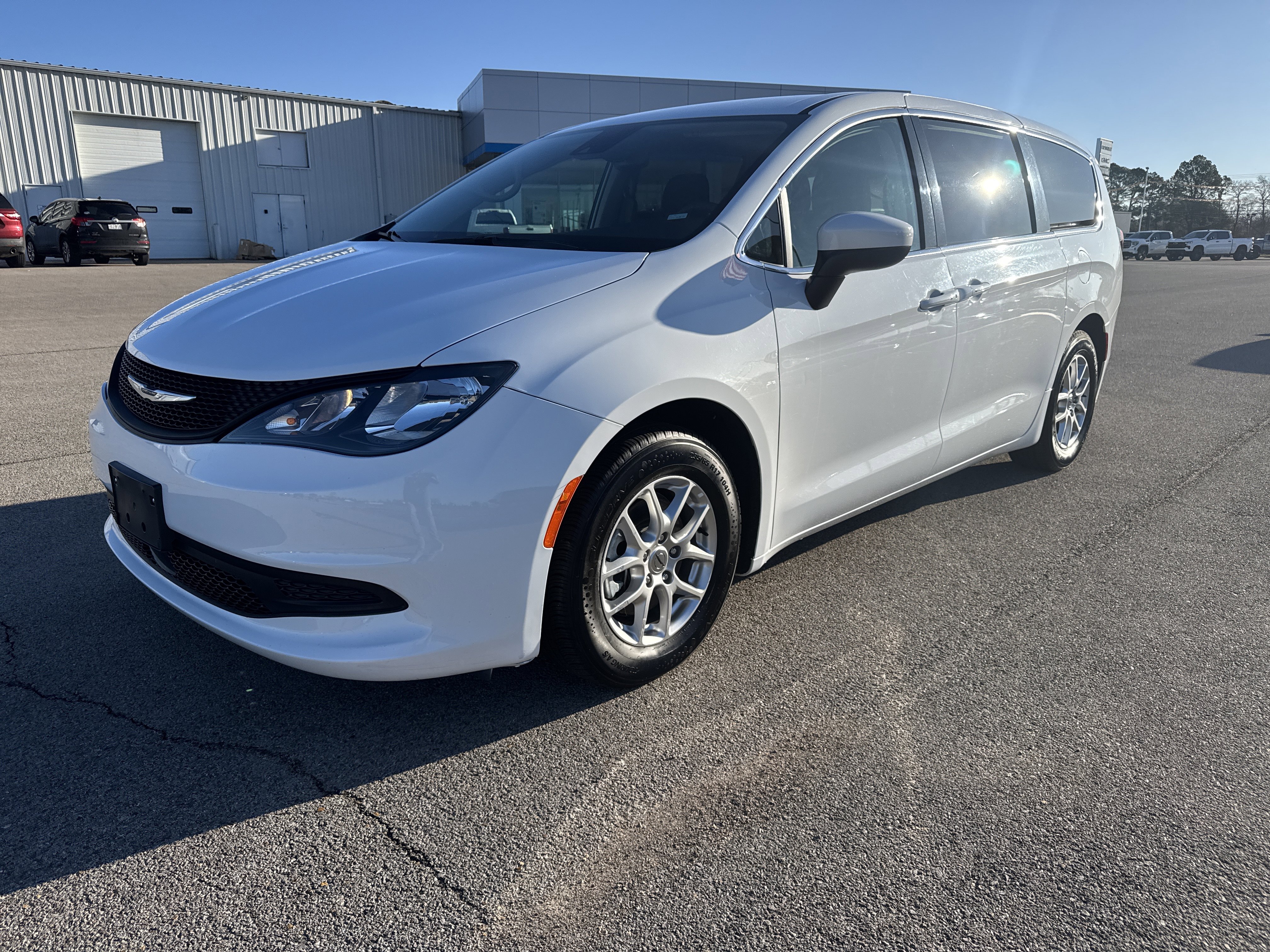 Used 2023 Chrysler Voyager LX image 1