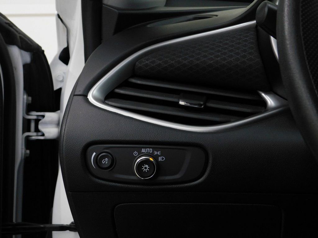 Used 2022 Chevrolet Malibu LT image 40