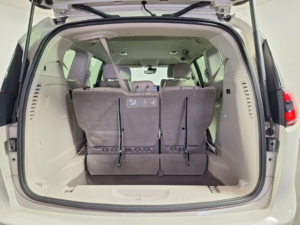 Used 2021 Chrysler Pacifica Touring-L FWD image 24