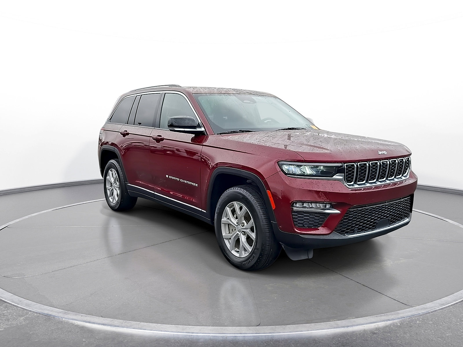 Used 2023 Jeep Grand Cherokee Limited w/ Luxury Tech Group II AWD/4WD image 2