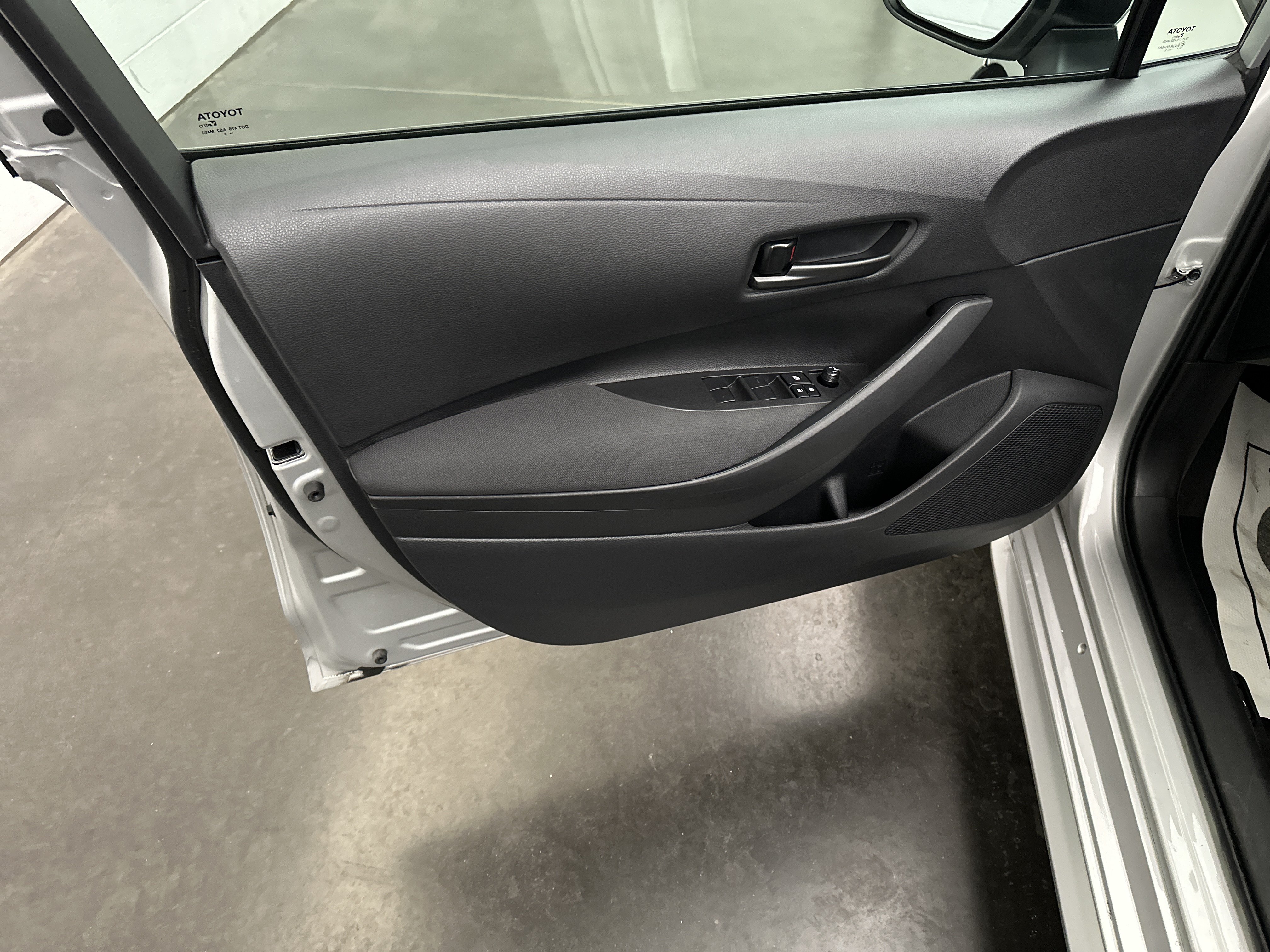 Used 2025 Toyota Corolla LE FWD image 16