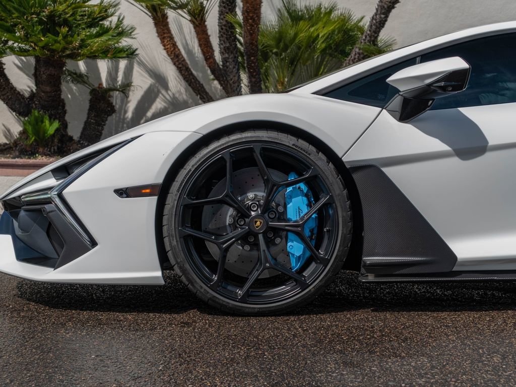 Used 2025 Lamborghini Revuelto AWD/4WD image 9