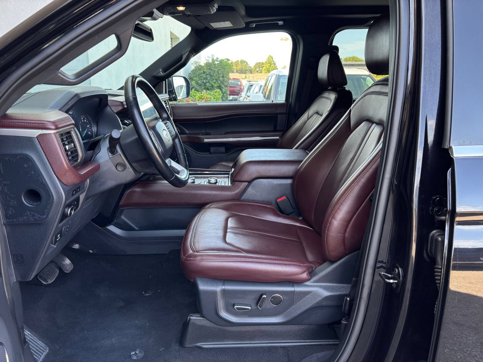 Used 2024 Ford Expedition Limited AWD/4WD image 29