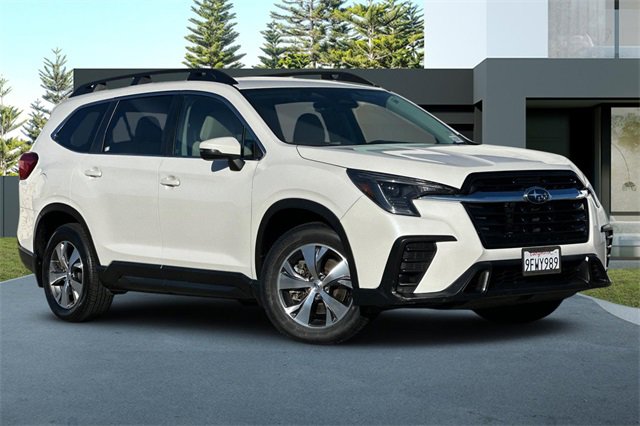 Used 2023 Subaru Ascent Premium w/ Convenience Package image 2