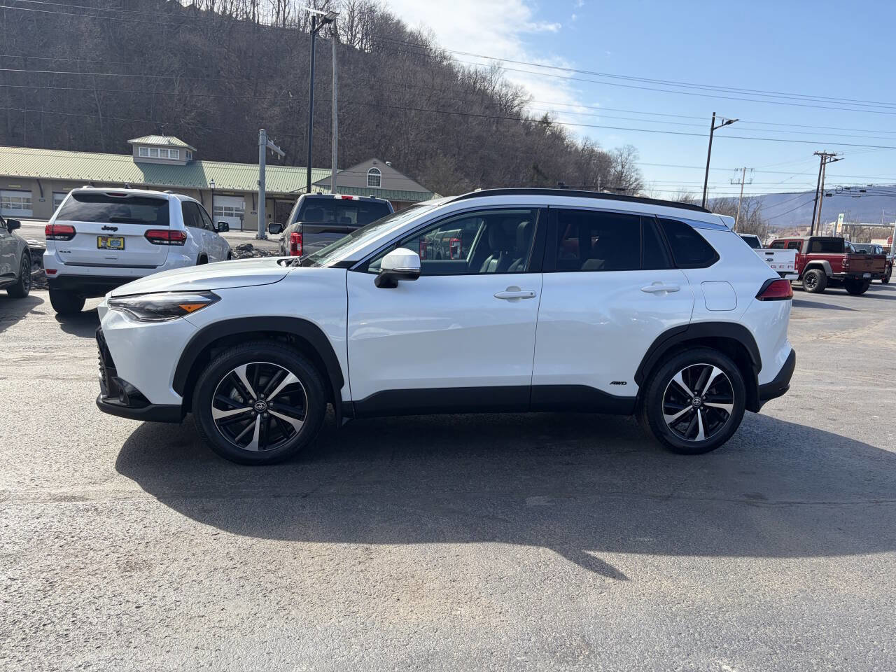 Used 2024 Toyota Corolla Cross AWD Hybrid w/ Convenience Package image 6
