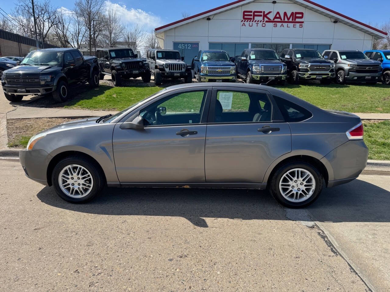 Used 2011 Ford Focus SE image 2