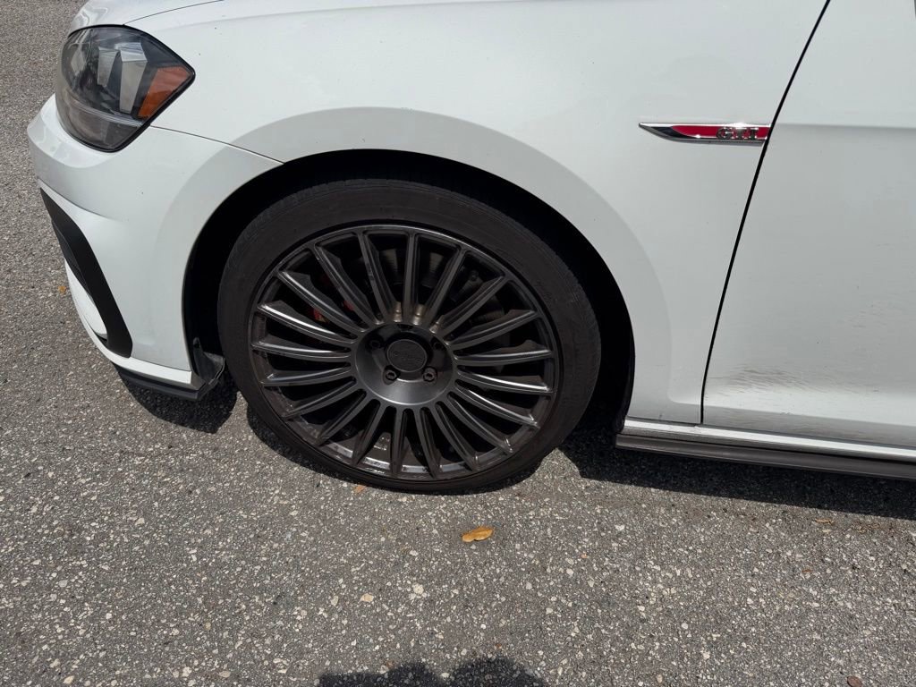 Used 2020 Volkswagen GTI S image 10