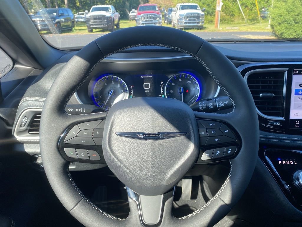 New 2026 Chrysler Pacifica Select w/ S Appearance Package image 25