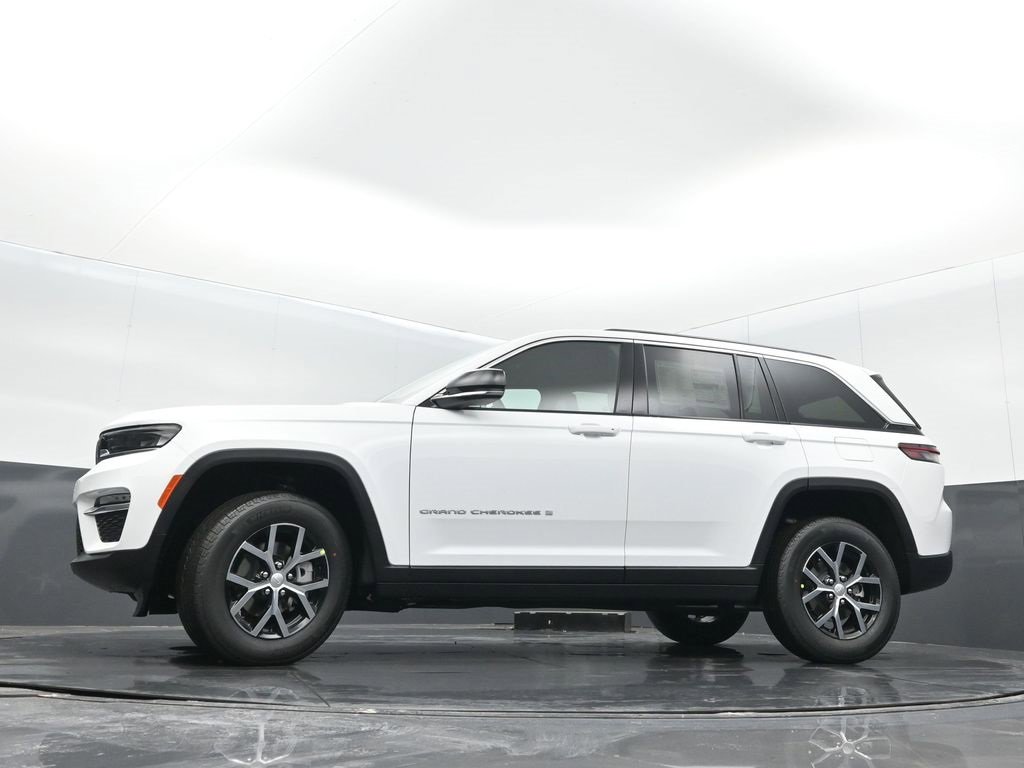 New 2025 Jeep Grand Cherokee Limited w/ Trailer Tow Package image 33