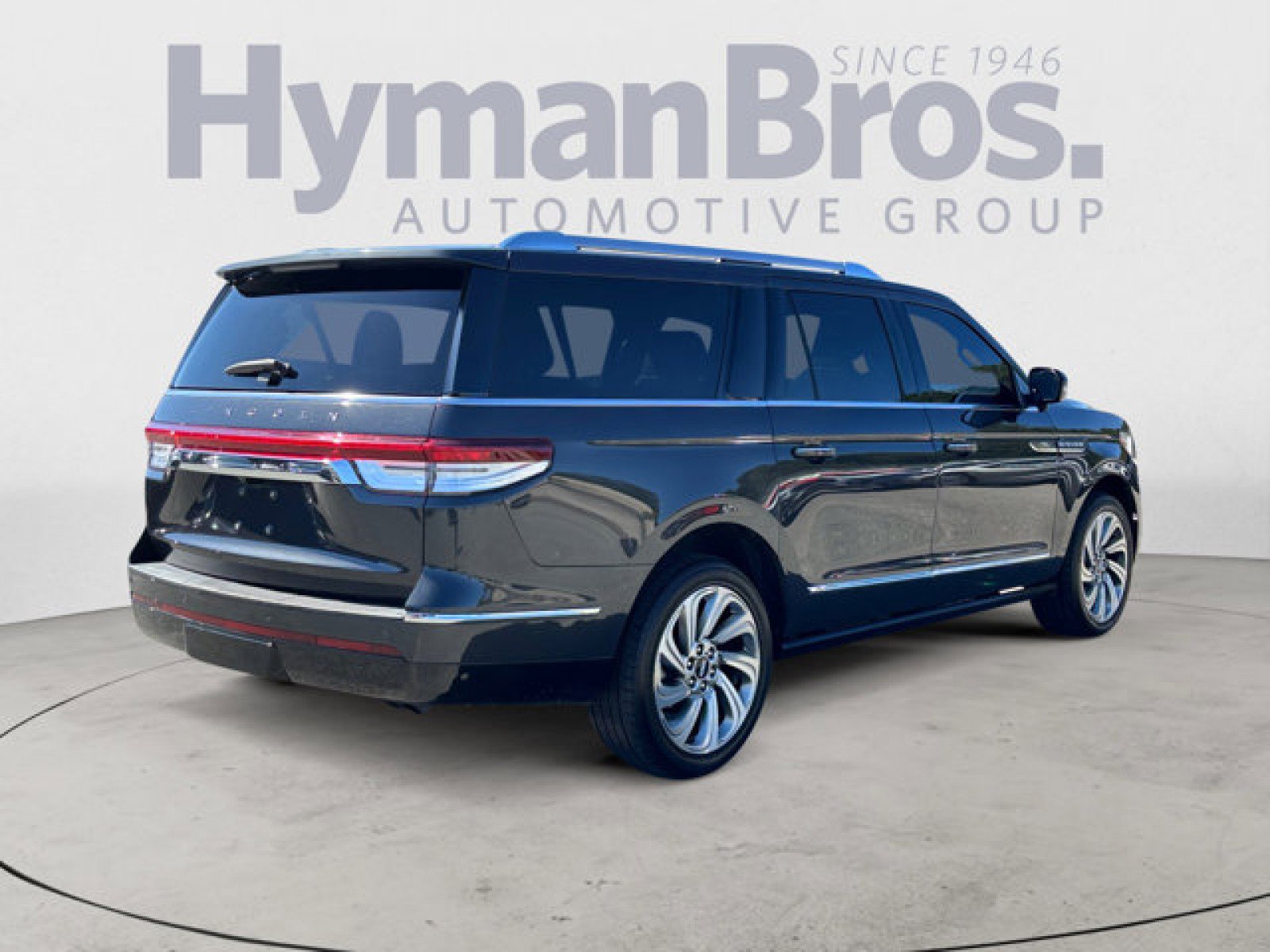 Used 2023 Lincoln Navigator L Reserve image 3