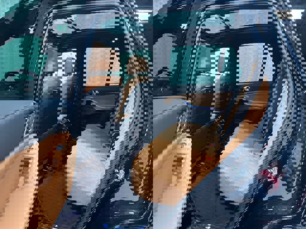 Used 2026 BMW X5 xDrive50e image 41