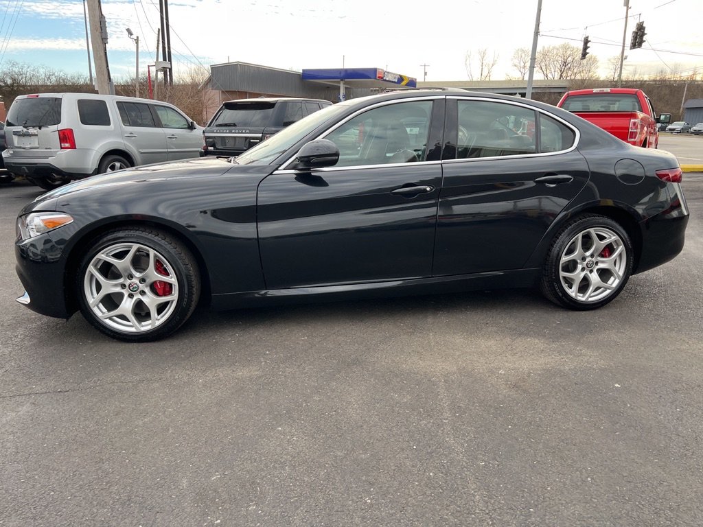 Used 2018 Alfa Romeo Giulia Ti w/ TI Leather Package AWD/4WD image 13
