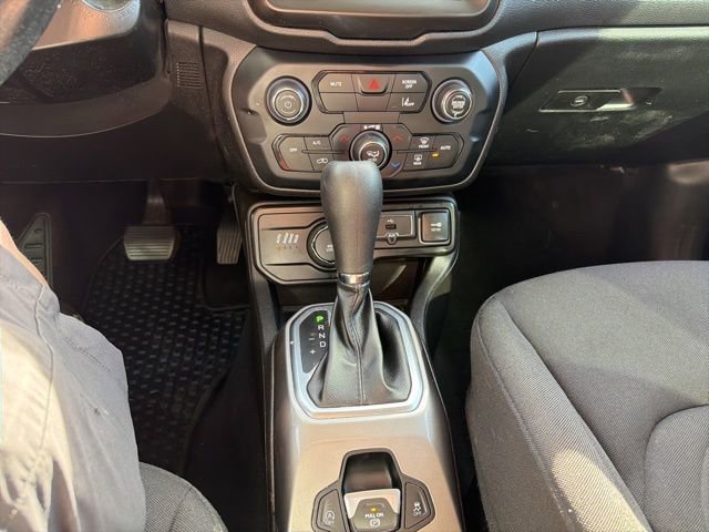 Used 2022 Jeep Renegade Latitude w/ Convenience Group AWD/4WD image 19