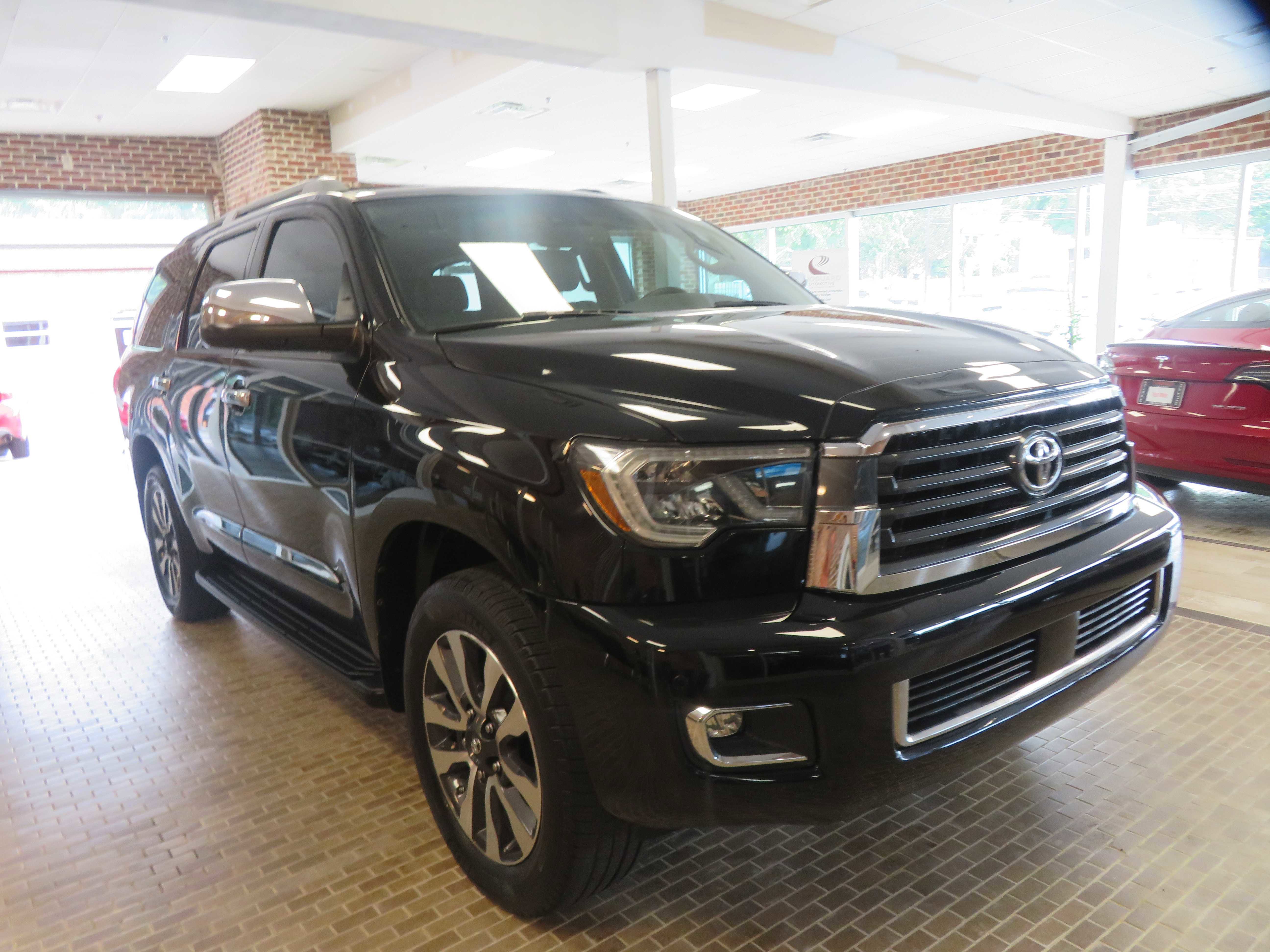 Used 2019 Toyota Sequoia Limited w/ Safety & Convenience Package RWD image 4