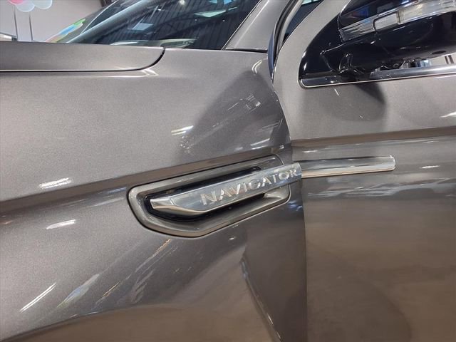 Used 2021 Lincoln Navigator Reserve w/ Luxury Package image 12