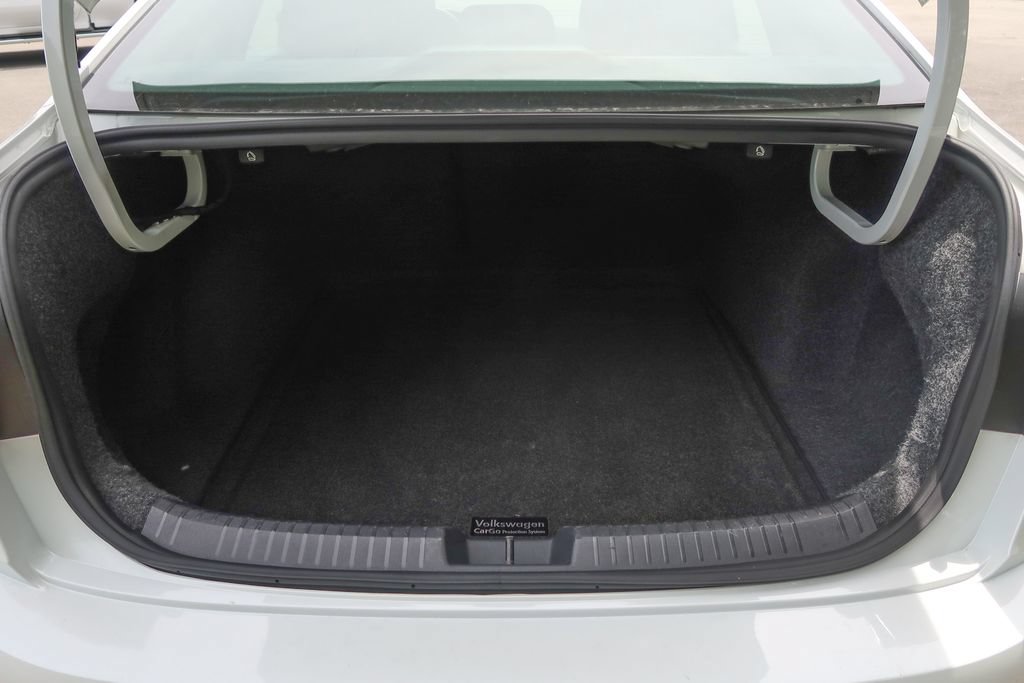 Used 2023 Volkswagen Jetta SE FWD image 12