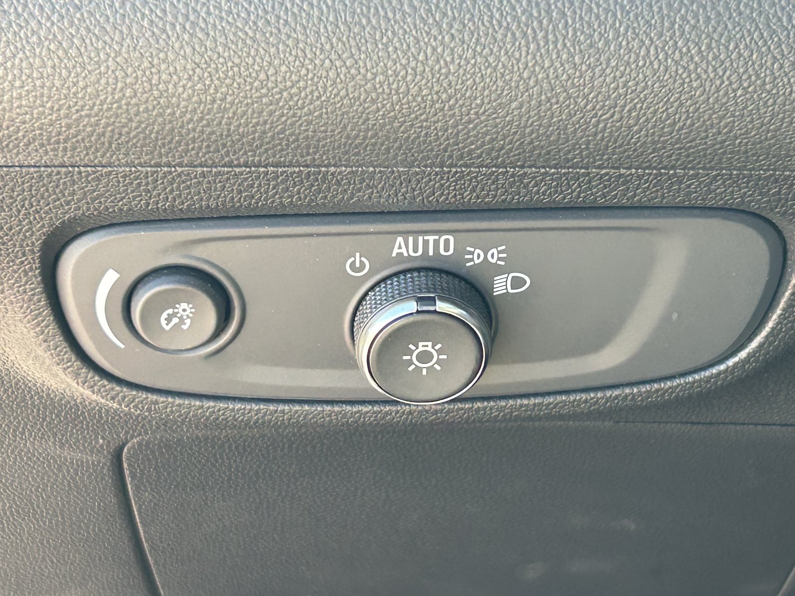 Used 2024 Buick Encore GX Sport Touring w/ Advanced Technology Package FWD image 20