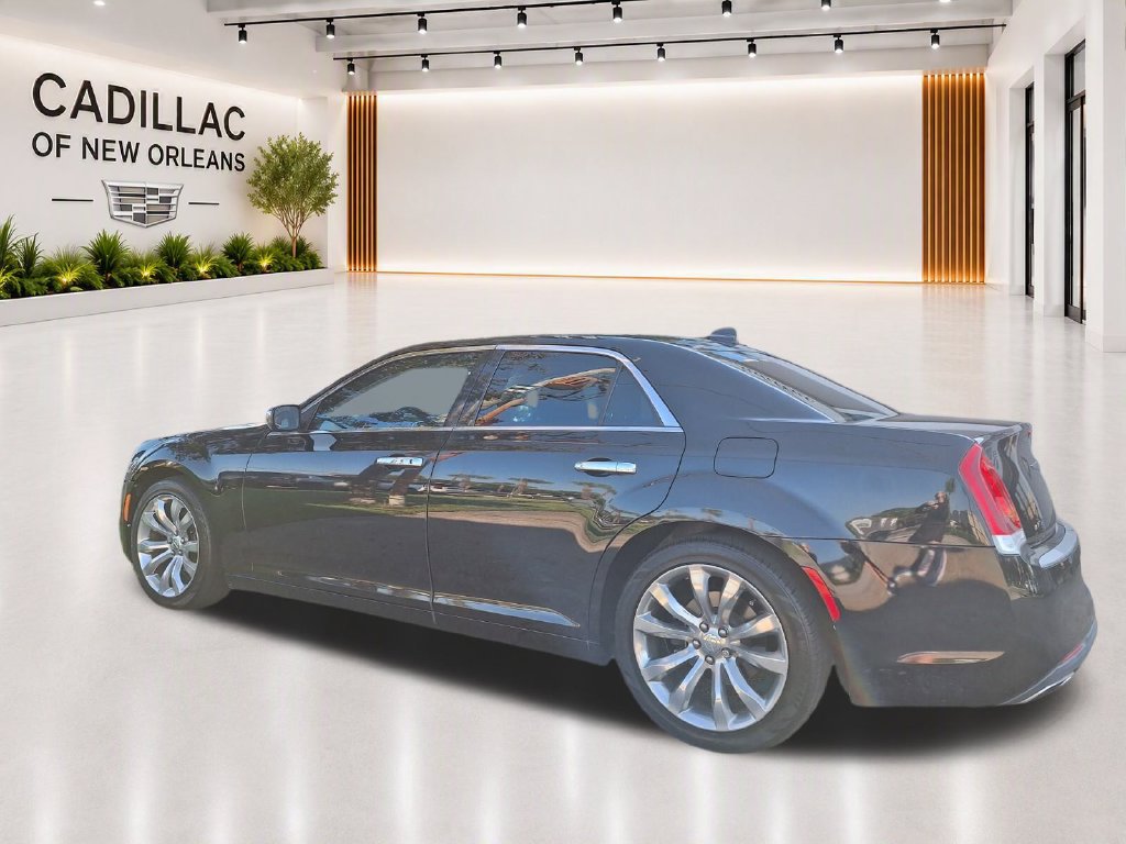 Used 2020 Chrysler 300 Touring w/ Chrome Appearance Package RWD image 4