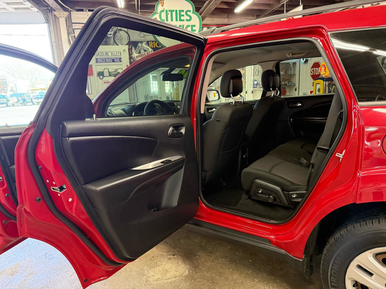 Used 2019 Dodge Journey SE FWD image 17