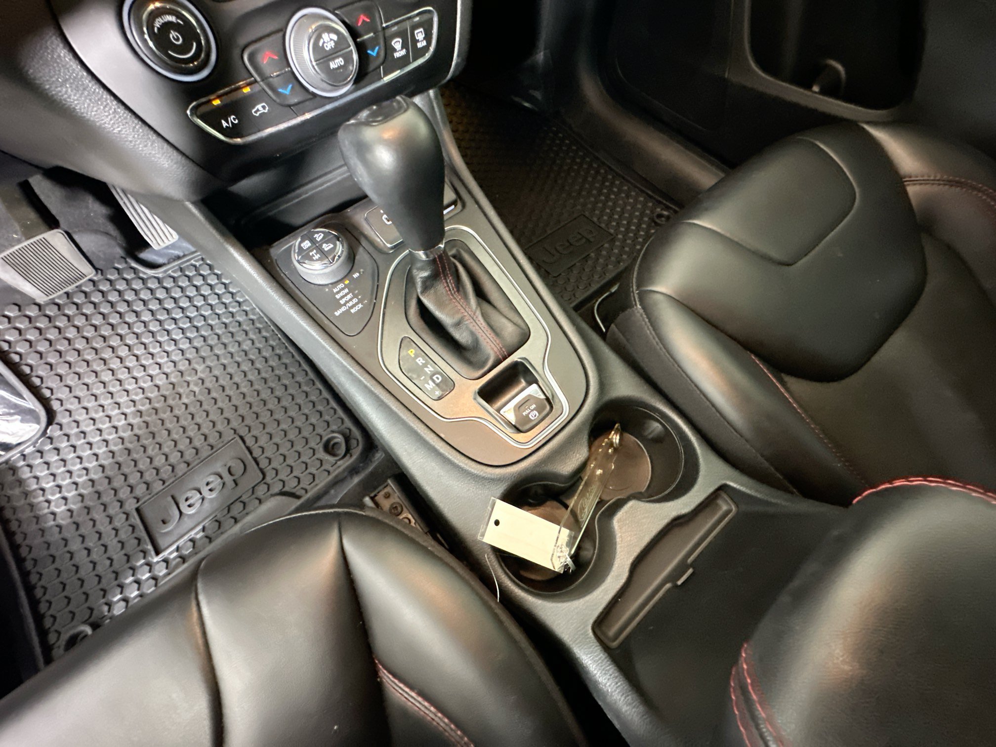 Used 2022 Jeep Cherokee Trailhawk AWD/4WD image 22