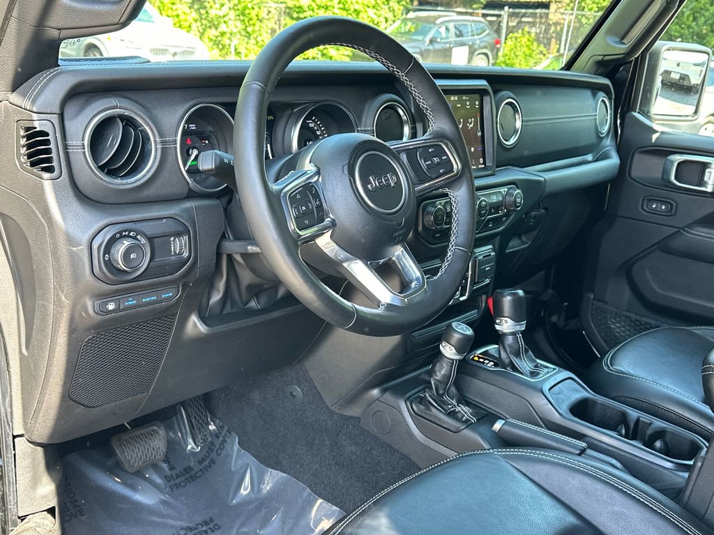 Used 2023 Jeep Wrangler Unlimited Sahara w/ Cold Weather Group AWD/4WD image 17