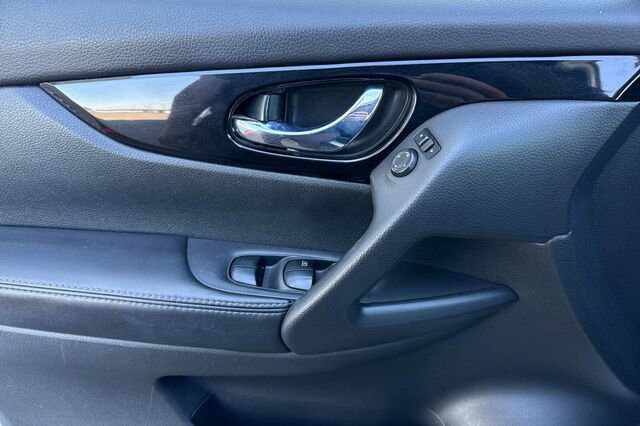 Used 2017 Nissan Rogue Sport SV image 11