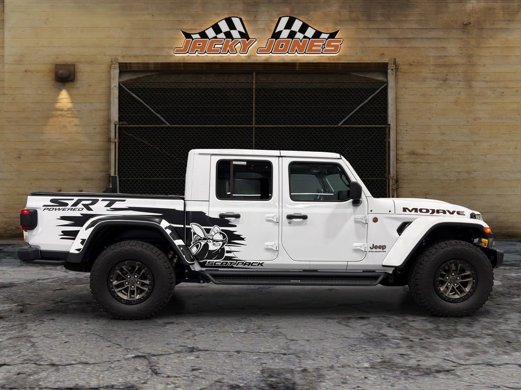 Used 2024 Jeep Gladiator Mojave AWD/4WD image 11