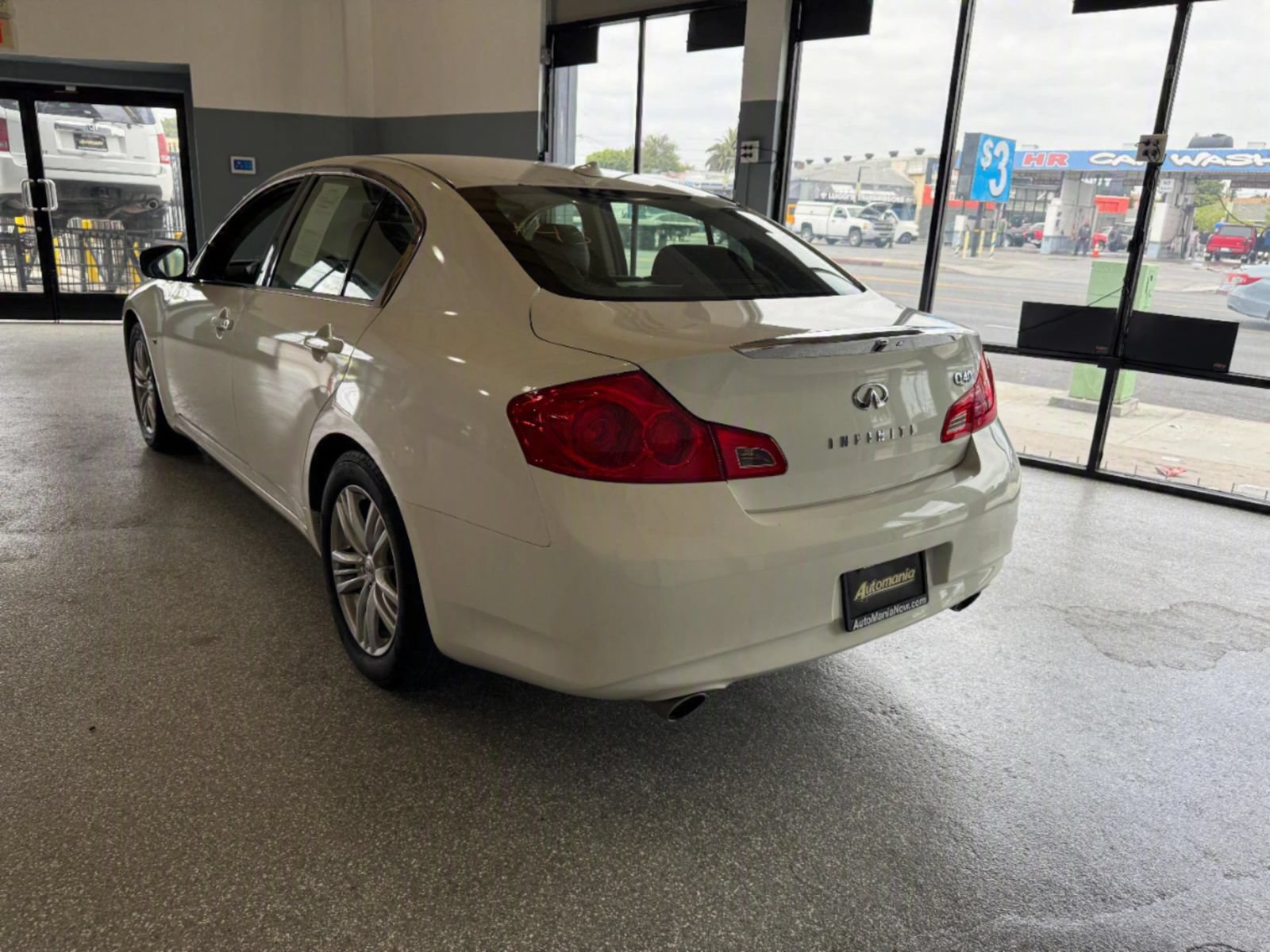 Used 2015 INFINITI Q40 w/ Navigation Package RWD image 5