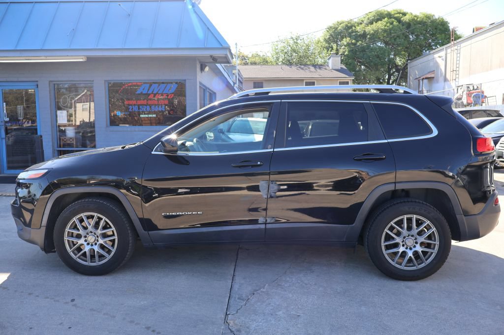 Used 2018 Jeep Cherokee Latitude FWD image 4