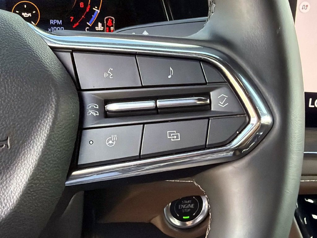 Used 2025 Chevrolet Tahoe High Country AWD/4WD image 31