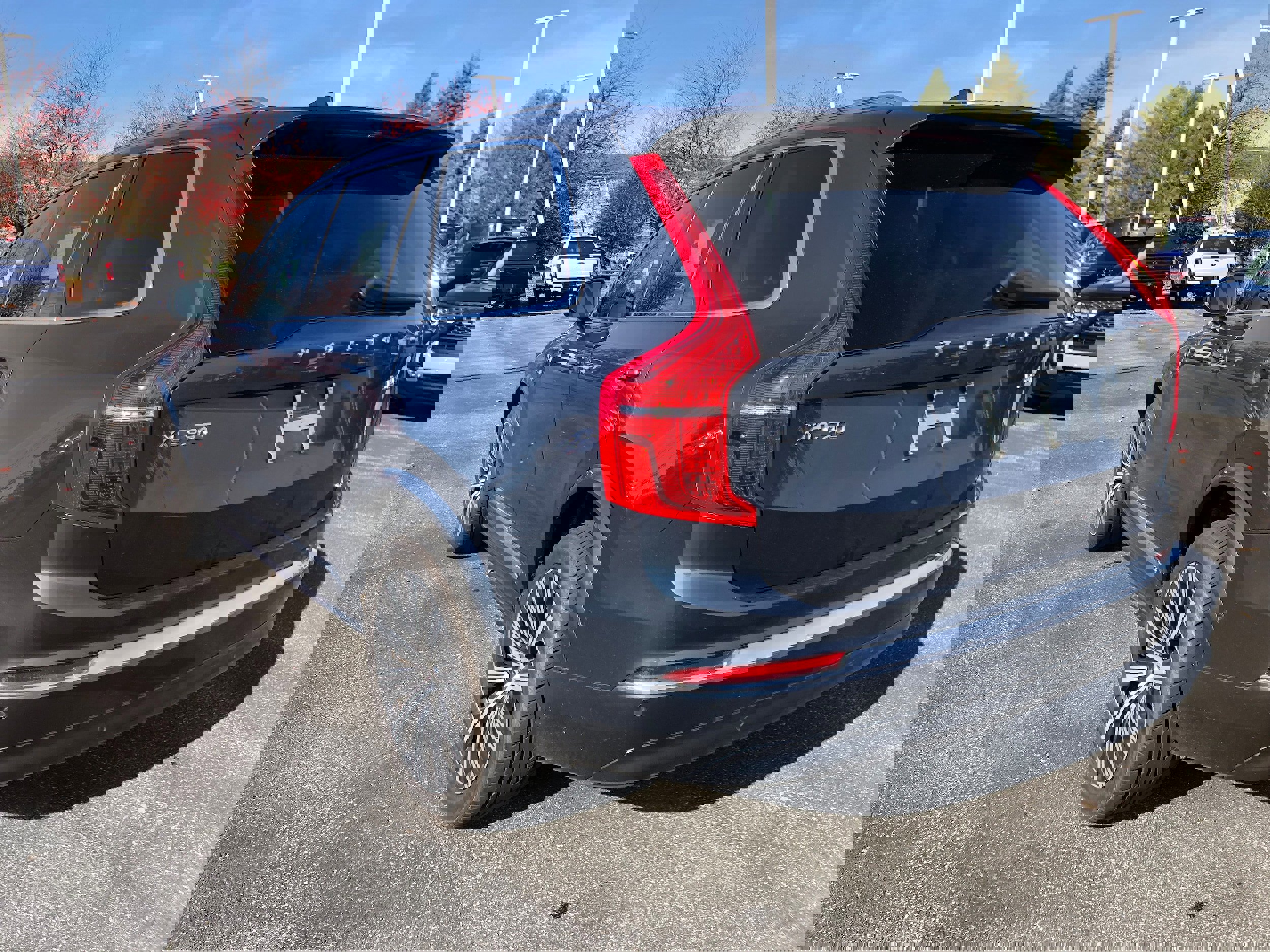 Used 2023 Volvo XC90 B6 Plus image 3