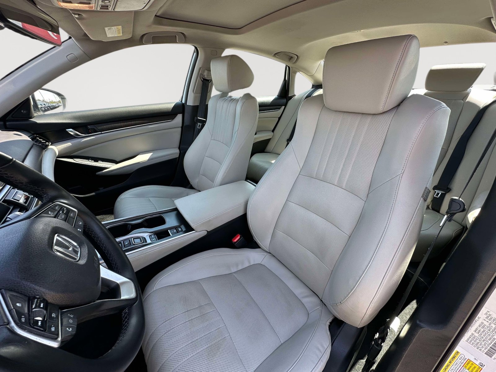 Used 2018 Honda Accord Touring image 19