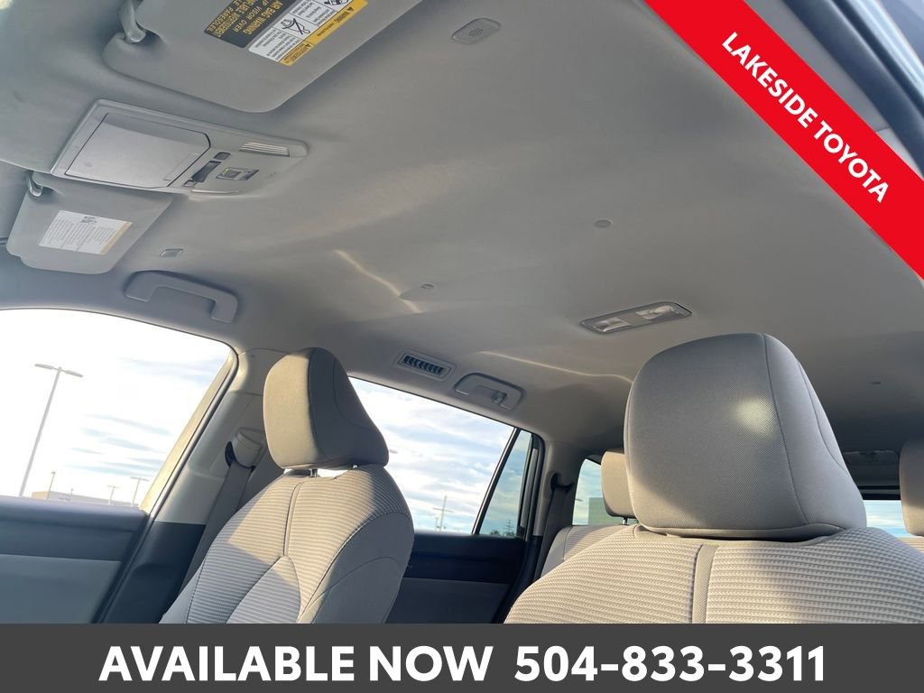 Used 2023 Toyota Highlander LE image 29