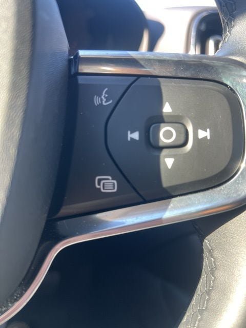 Certified 2025 Volvo XC40 B5 Ultra w/ Climate Package AWD/4WD image 13