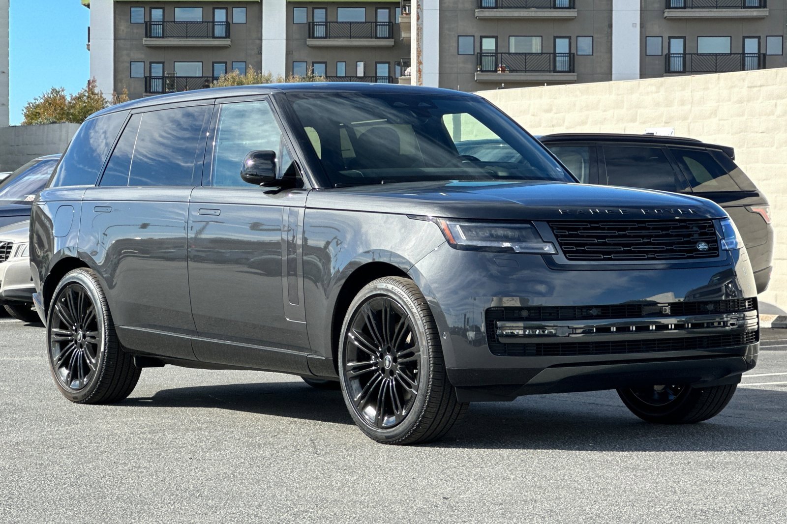 New 2025 Land Rover Range Rover Long Wheelbase SE image 7