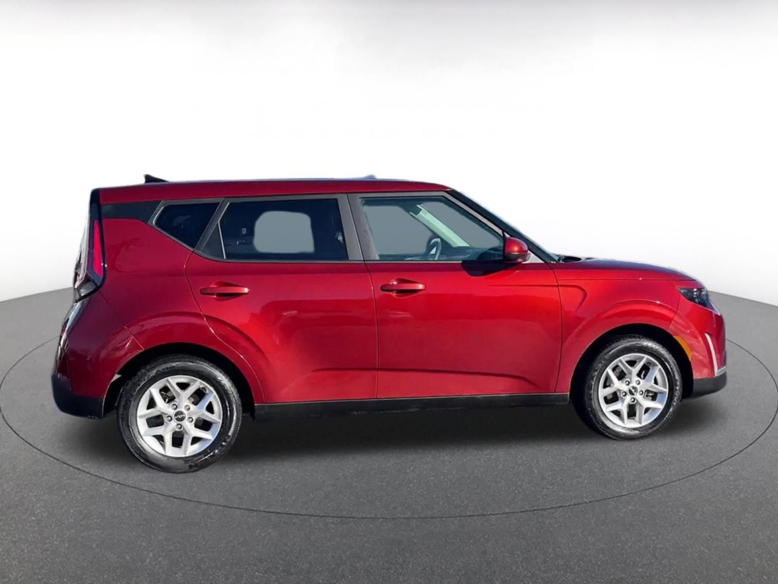 Used 2025 Kia Soul LX w/ LX Technology Package image 16