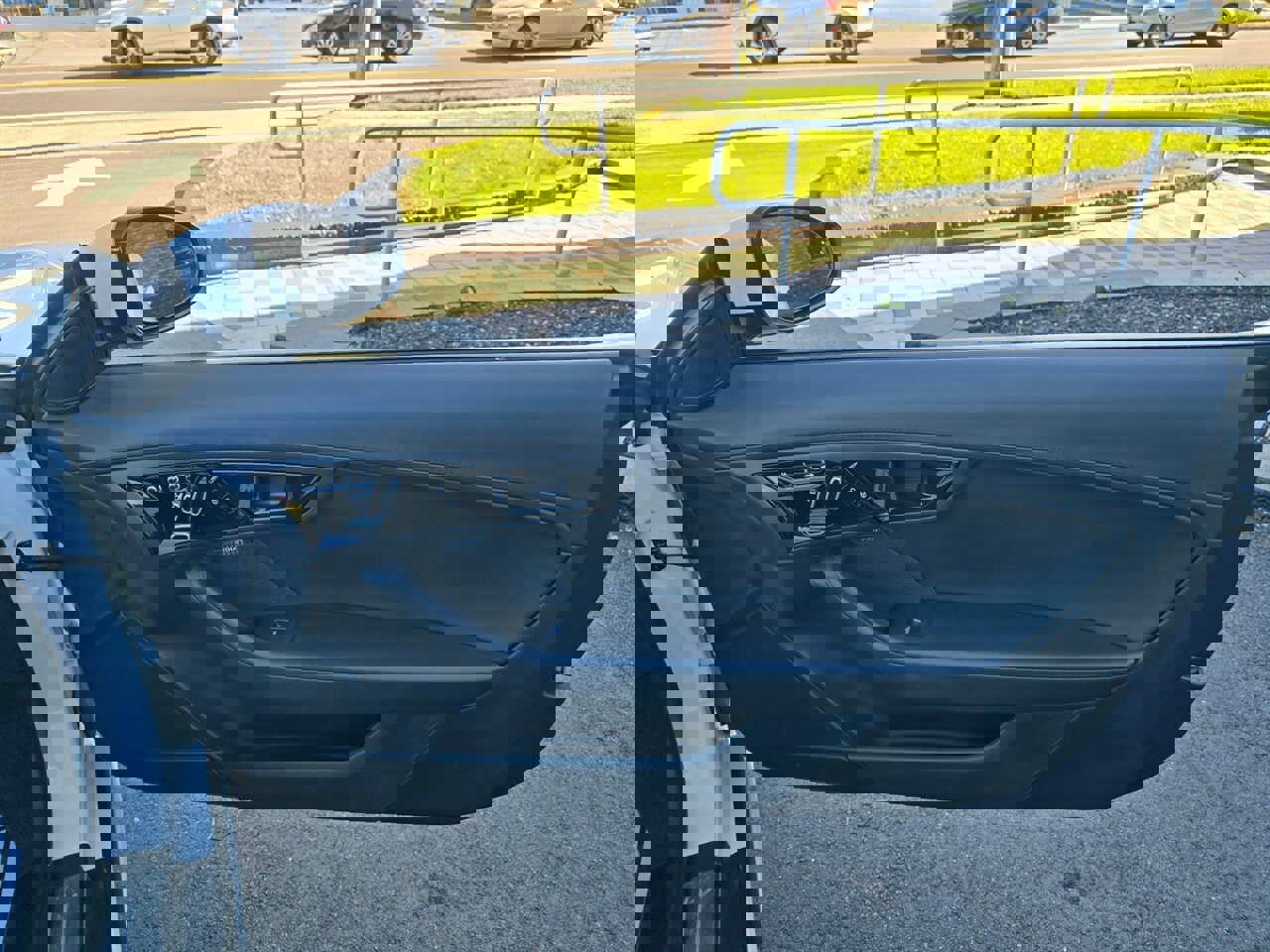 Used 2018 Jaguar F-TYPE R image 26